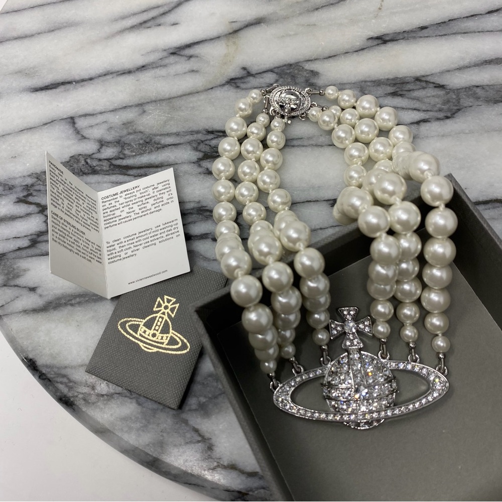 VIVIENNE WESTWOOD THREE ROW PEARL BAS RELIEF CHOKER - Picture 3 of 5